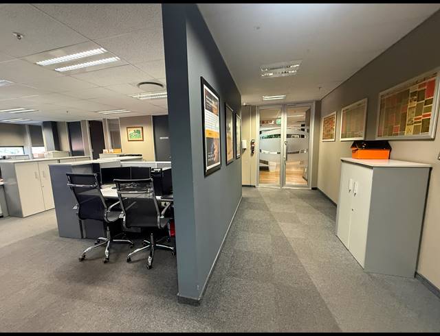 945M² OFFICE TO LET IN PARKTOWN